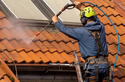 Démoussage et hydrofuge de toiture à Err